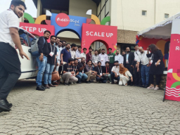 Large group photo at ScaleUp event